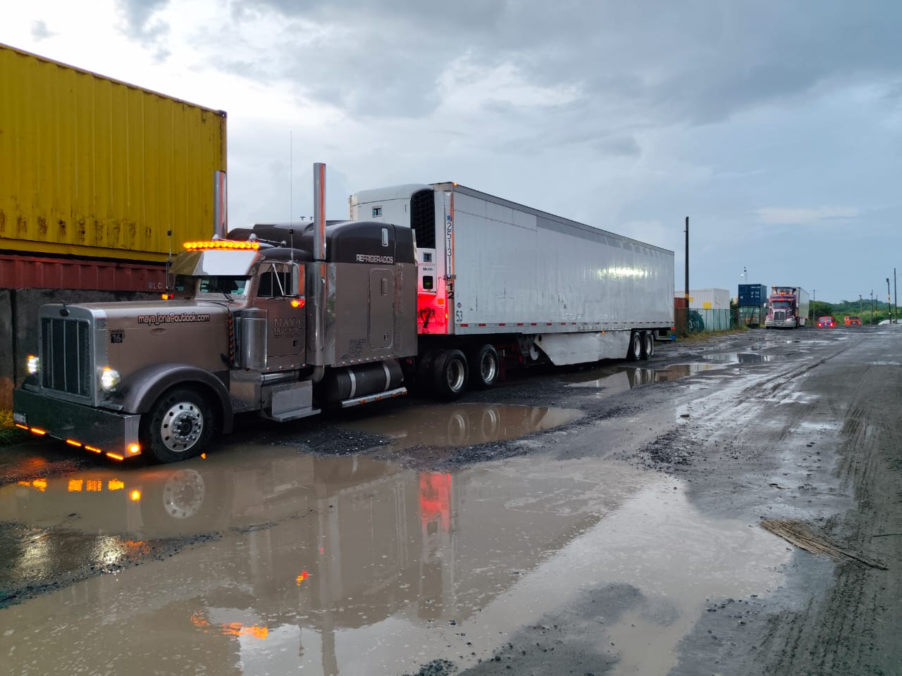 Servicio de transporte en caja seca 40 pies - Maya Truking